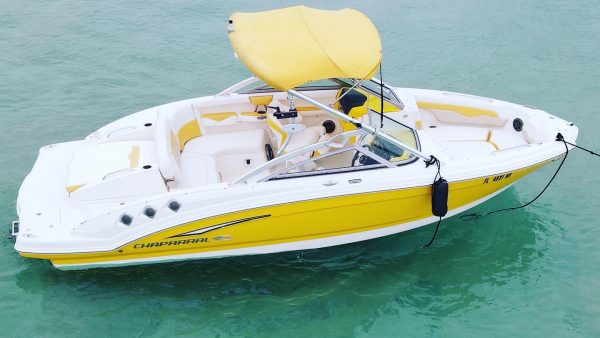 CHAPARRAL 24 para alquilar en Miami para paseos, fiestas, eventos y celebraciones.