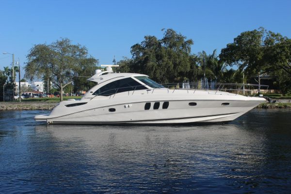 Sundancer 55 yate para alquiler en Miami para excursiones, fiestas, eventos y celebraciones.