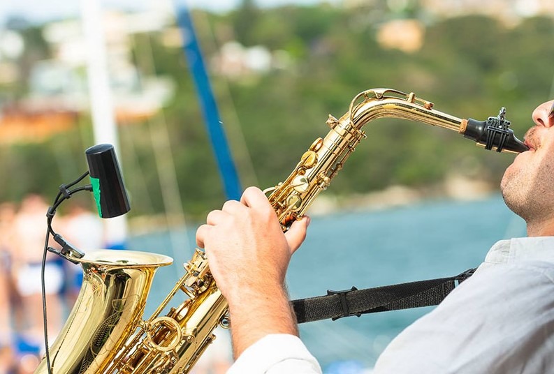 LIVE MUSIC AT SEA Imagine a Miami sunset on a yacht, with your friends and a saxophonist. Yachts N' Roses yacht charter live music at sea