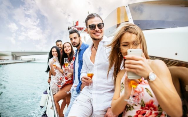 SURPRISE WITH THE PERFECT GIFT FOR FRIENDS. With Yachts N' Roses: Yacht and boat charter in Miami. Yacht rental