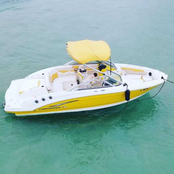 CHAPARRAL 24 boat for rent in Miami for outings, parties and celebrations.