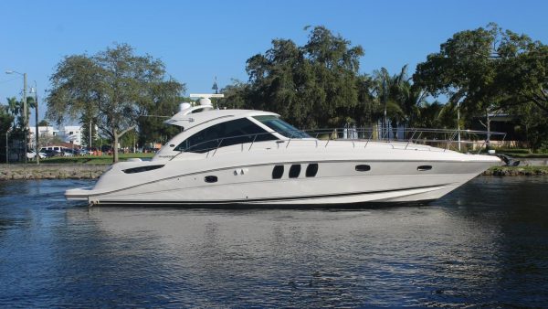 SUNDANCER 55 yacht for rent is one of the best choices for charter in Miami for excursions, parties, events and celebrations.